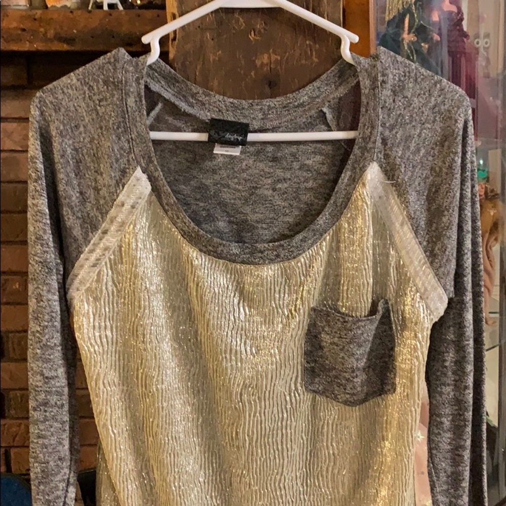 Thin sweater shirt very nice